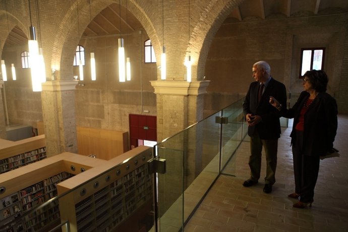 Luciano Alonso visita el Certro de Documentación de las Artes Escénicas