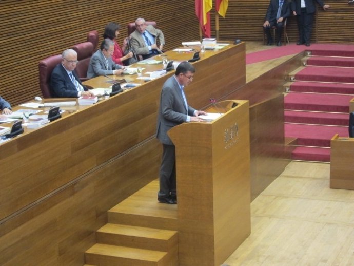 Morera En La Tribuna De Las Corts En El Debate De Política General