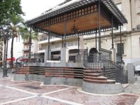 El Ayuntamiento retira, a petición de la familia materna, todas las velas y peluches en recuerdo de Ruth y José