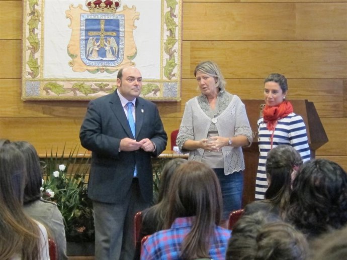 El Alcalde De Oviedo Despide A Los Jóvenes Del Proyecto 'Jimena'