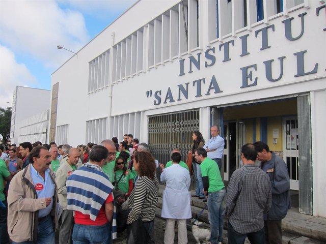 Protesta en el IES Santa Eulalia de Mérida