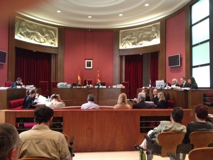 Juicio Al Exdirector De Una Oficina De Caixa Dels Enginyers