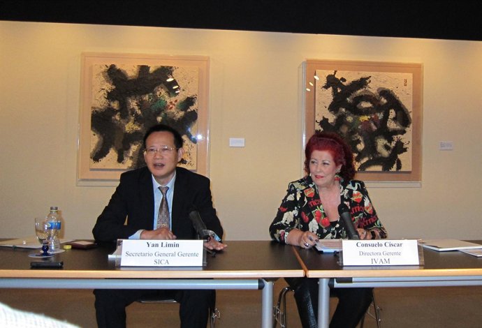 Yan Linim Y Consuelo Císcar En Rueda De Prensa