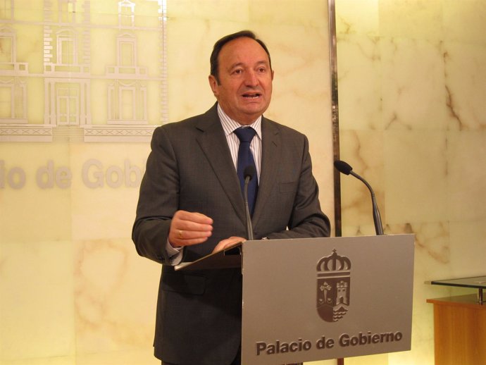 El presidente del Gobierno de La Rioja, Pedro Sanz, en comparecencia de prensa