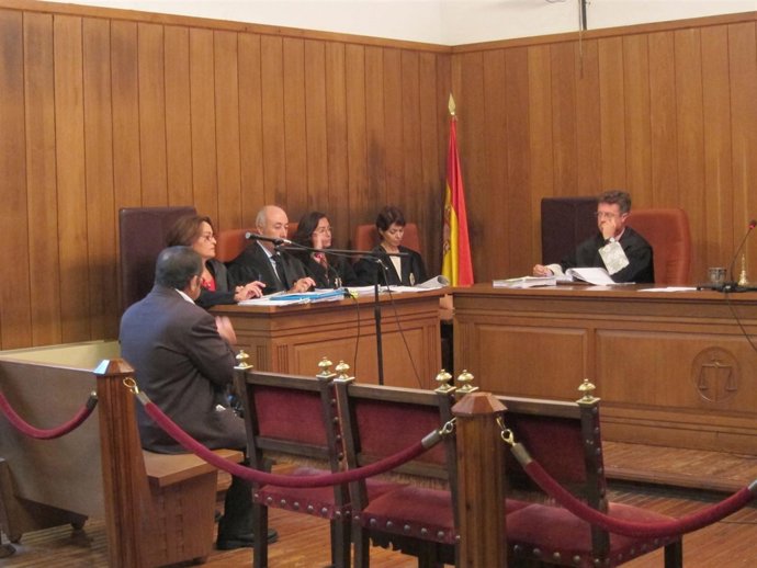 Juicio a acusado de asesinar a su expareja con una azada en Pinos Puente