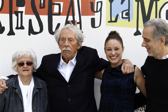 Equipo De El Artista Y La Modelo