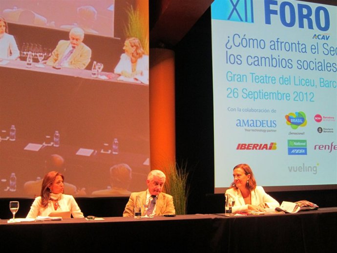 Marian Muro, Manuel Butler e Inés Ayala en el XII foro Acav