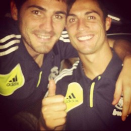 Iker Casillas y Cristiano Ronaldo presumen de amistad 
