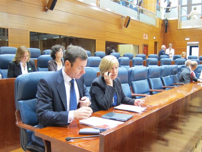 Tomás Gómez en la sesión de investidura de Ignacio González