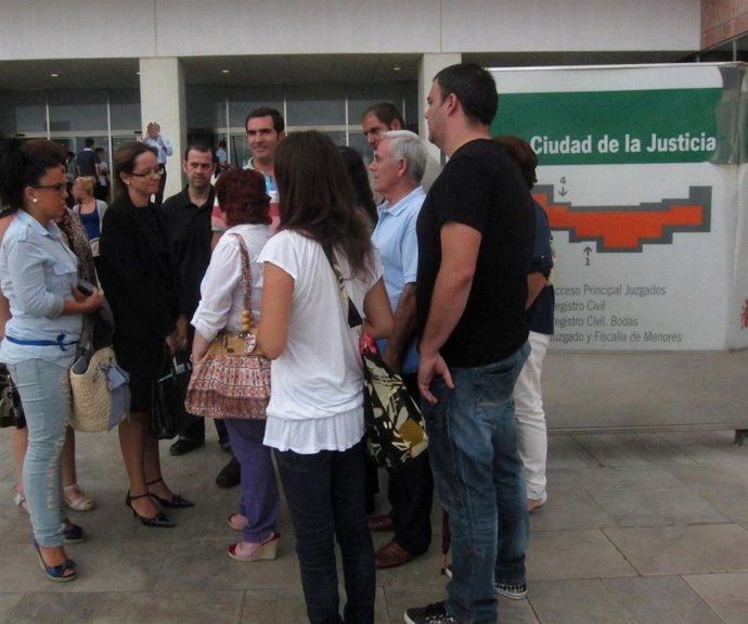 Afectados por la compra de pisos que no se construyeron