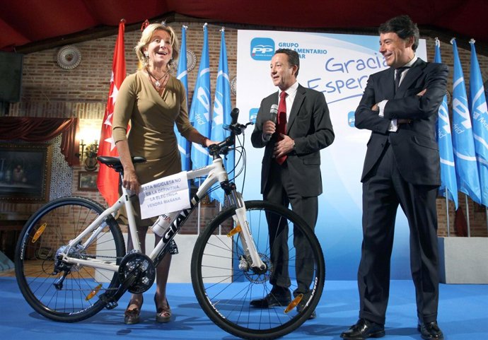 Homenaje a Esperanza Aguirre del Grupo Popular