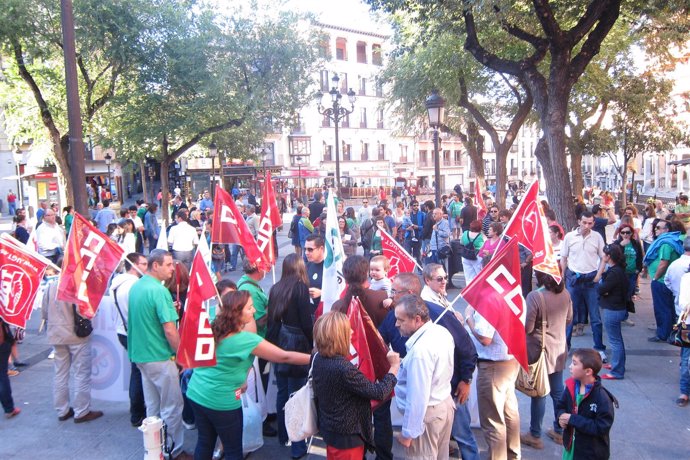 Manifestación De Docentes Y Sindicatos En Toledo