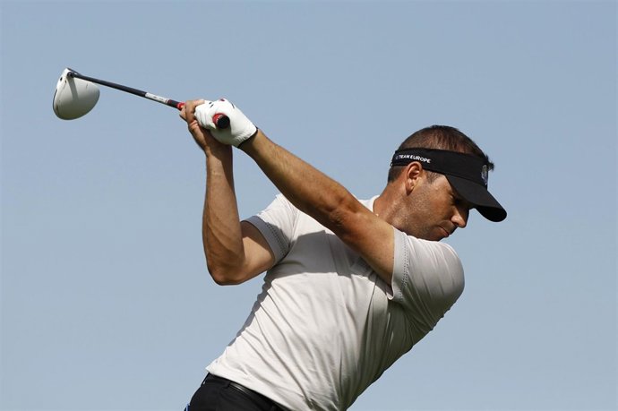 El golfista español Sergio García entrenándose para la Ryder 2012