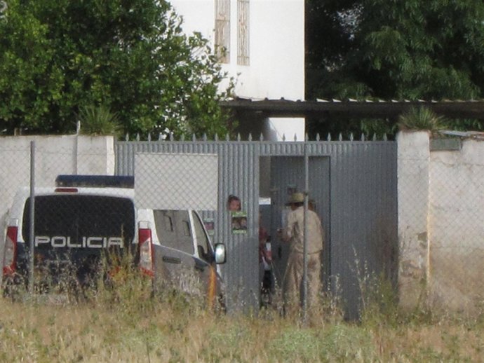 Un Técnico Entra En La Finca De Las Quemadillas