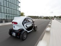 Renault presenta un sistema para cerrar la parte superior de las puertas del Twizy, una venta flexible con cremallera
