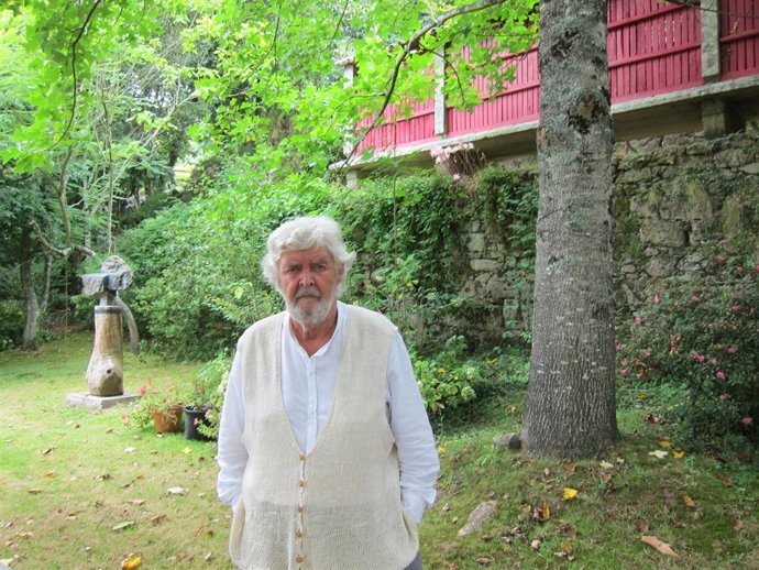 Beiras posa en su casa familiar para Europa Press