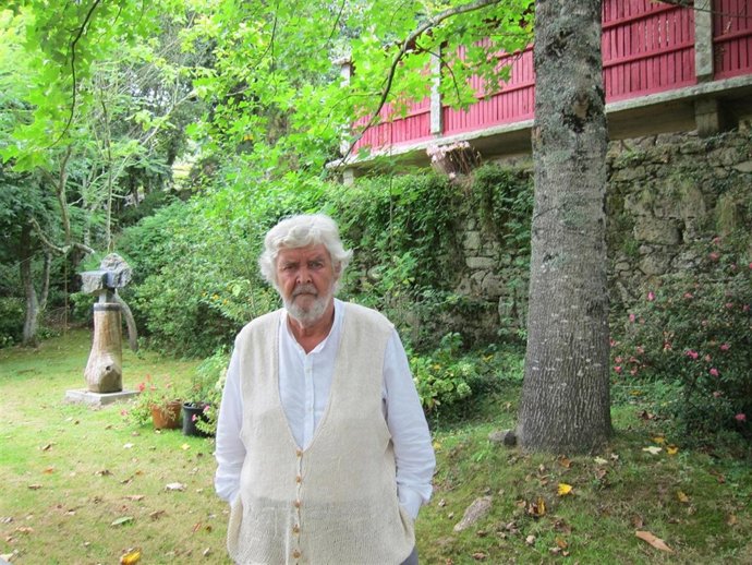 Beiras posa en su casa familiar para Europa Press