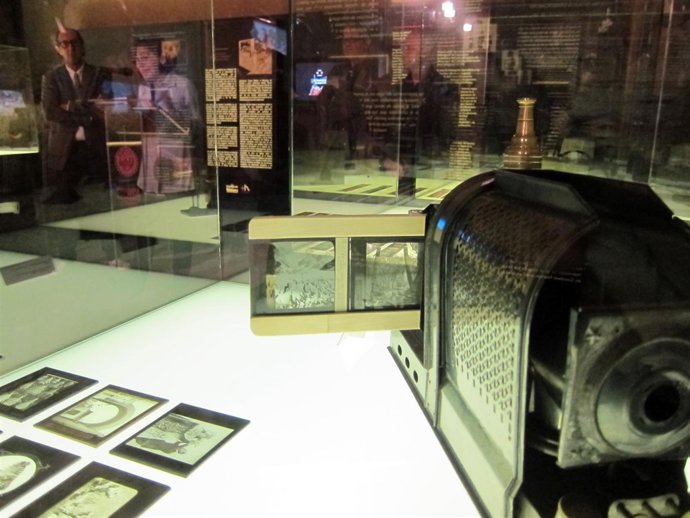 Una vuelta al mundo de la linterna mágica' en la Hospedería Fonseca .