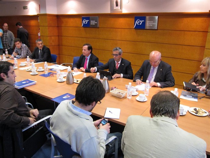 Erro, Doménech y el cónsul de Panamá, Christian Ríos en reunión FER