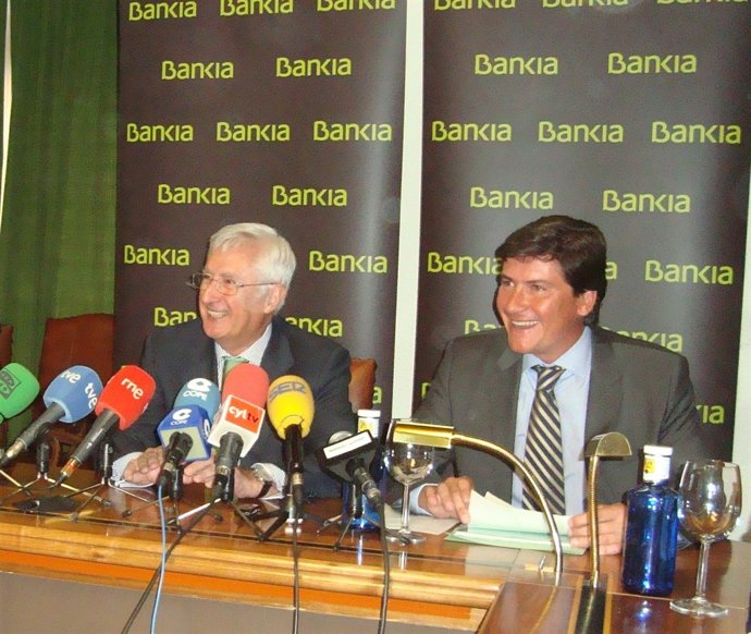 Ortega junto a González