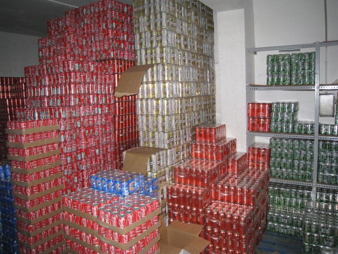 Uno De Los Almacenes Donde Se Han  Decomisado Latas