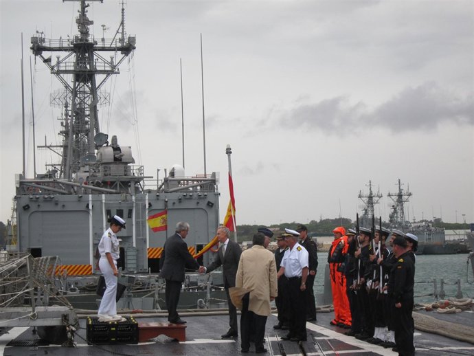 Morenés Recibe Al Ministro Marroquí A Bordo De La Fragata 'Santa María'