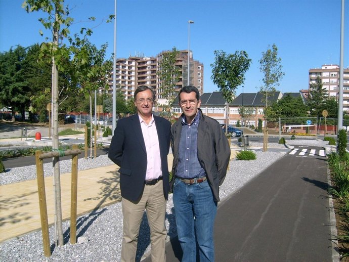 García Carmona y Pérez Noriega en la finca del Asilo