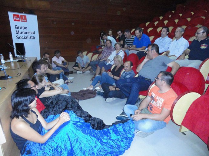 Encierro ediles Grupo Municipal Socialista en Ayuntamiento Murcia por 'tarifazo'