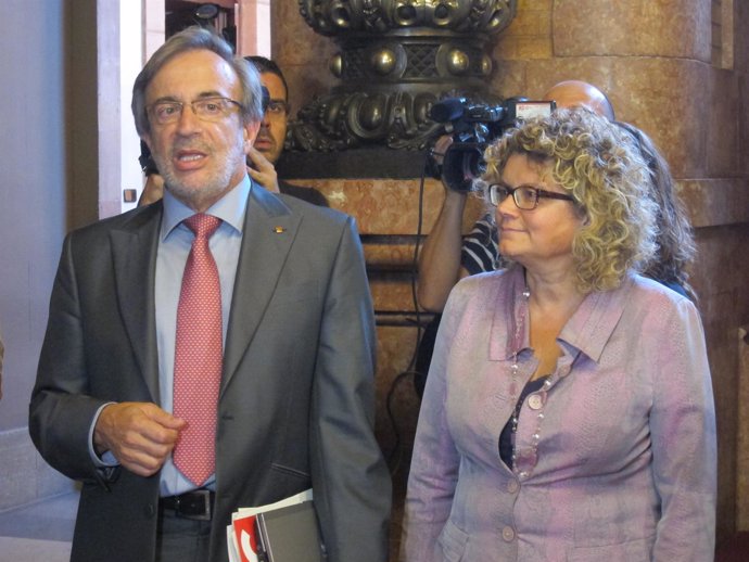 X. Sabaté, presidente del grupo parlamentario del PSC y la diputada  M.Geli