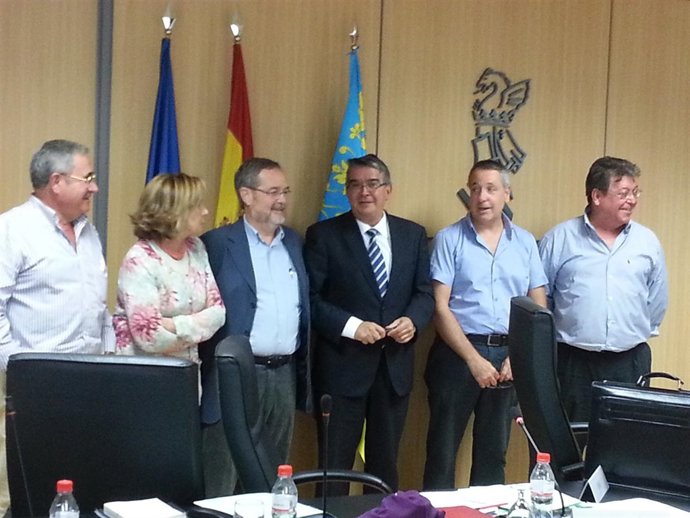 Vela Junto A Los Representantes Sindicales