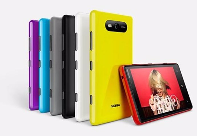 Nokia Lumia 820 de varios colores