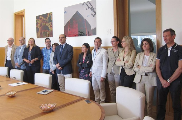 Manuel Palomar junto a su equipo rectoral