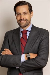 Experto defiende que se obligue por ley a vacunar al personal sanitario
