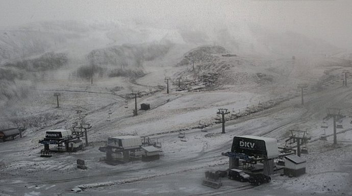 Caen las primeras nieves en Borreguiles