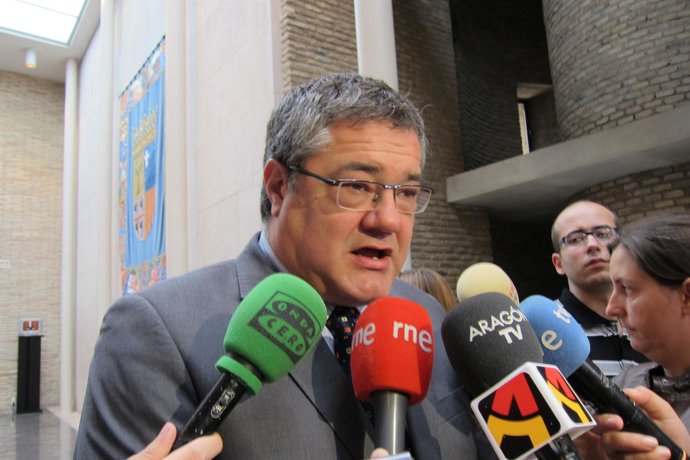 El portavoz del grupo parlamentario del  PP, Antonio Torres