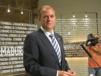 Más de 6.000 escolares se ven afectados por el "chantaje" del paro de transportistas en Extremadura