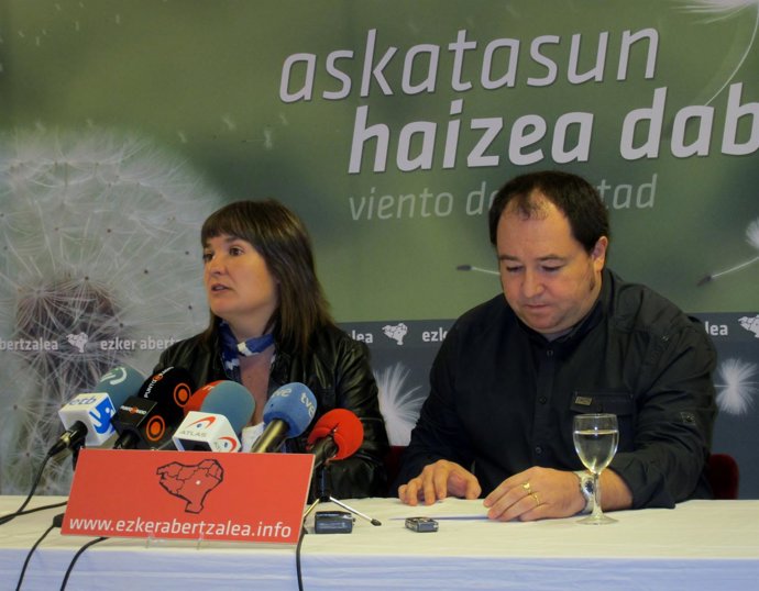 Maribi Ugarteburu y Pernando Barrena