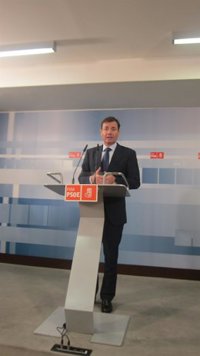 Goméz achaca la falta de vicepresidente al "temor" de González "a tener una alternativa en el PP"