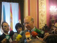 La número dos del PSOE de Ourense, Marga Martín, gobernará el ayuntamiento hasta la elección de nuevo alcalde