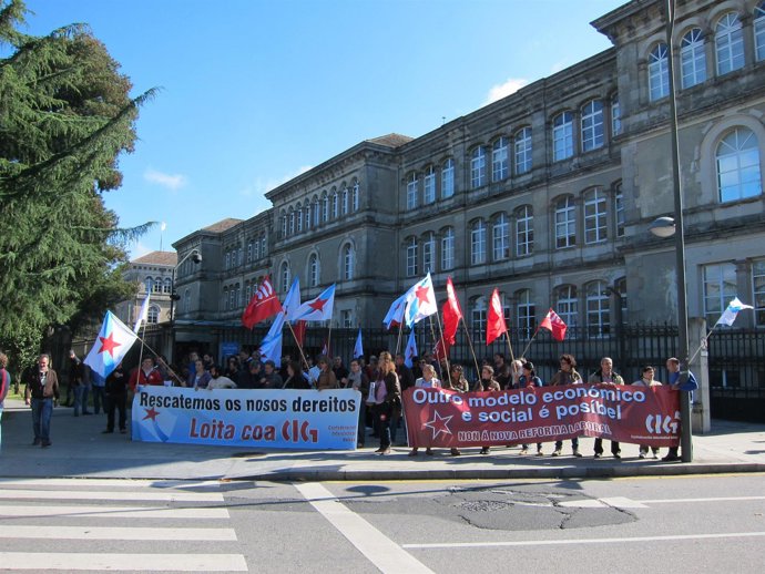 COncentración de la CIG en Santiago contra los PGE