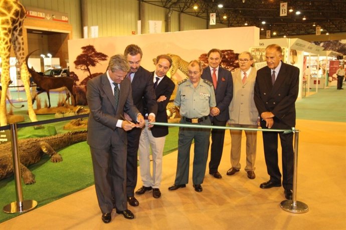 Corte de la cinta inaugural de Surcaza