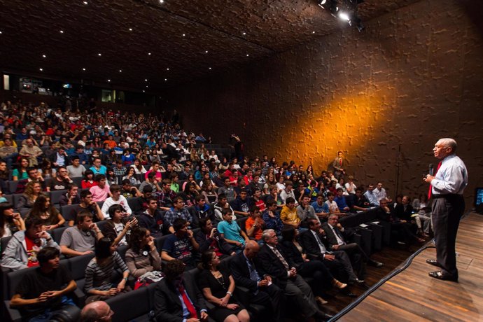 Bolden (NASA) en el Caixa Forum 