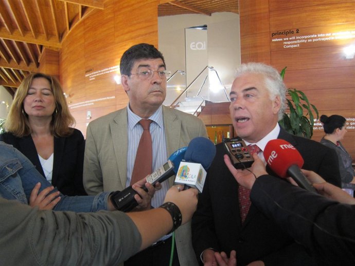 Vicecepresidente de Junta, Diego Valderas, y Ramón Moreno en un acto de Feansal