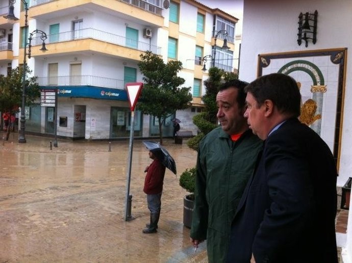 El consjero de Medio Ambiente, Luis Planas, visita las zonas inundadas en Málaga