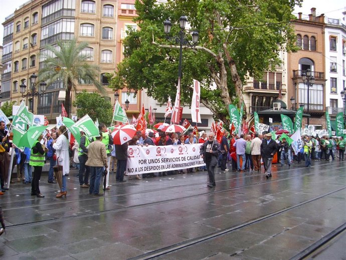 Concentración de empleados públicos en Sevilla