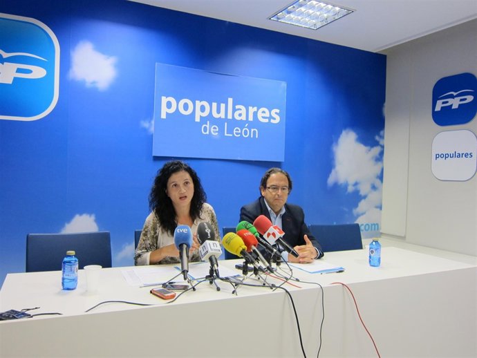 Silvia Franco (I) y Luis Aznar (D)