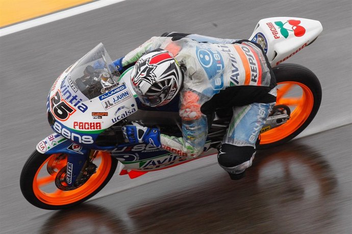 Maverick Viñales bajo la lluvia en Aragón