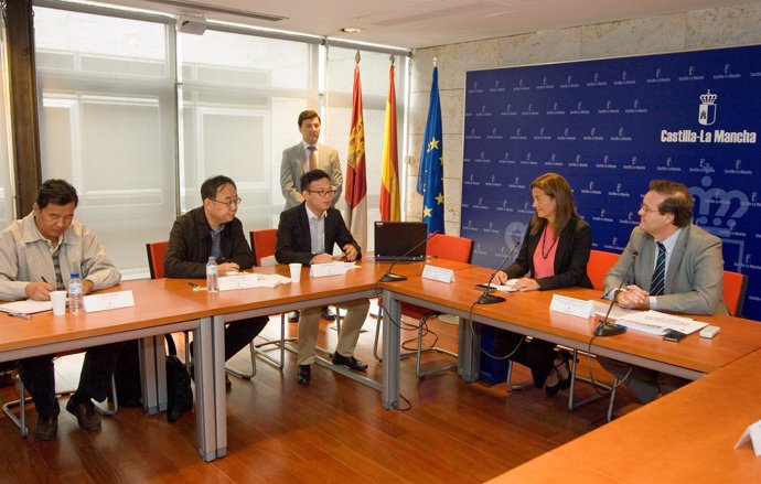 Leis y Garcia Ferrer con la delegación china