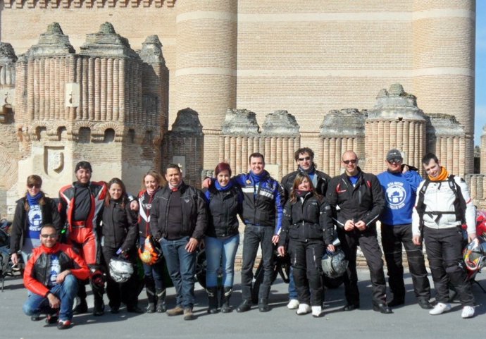 Integrantes De La Peña 'Embragas Y...A Lo Loco' En Una De Sus Salidas