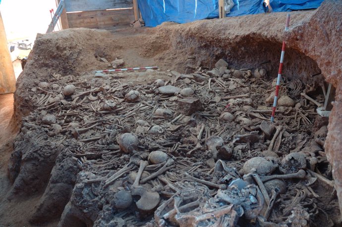 Hipogeo de inhumación del neolítico final hallado en las obras del AVE